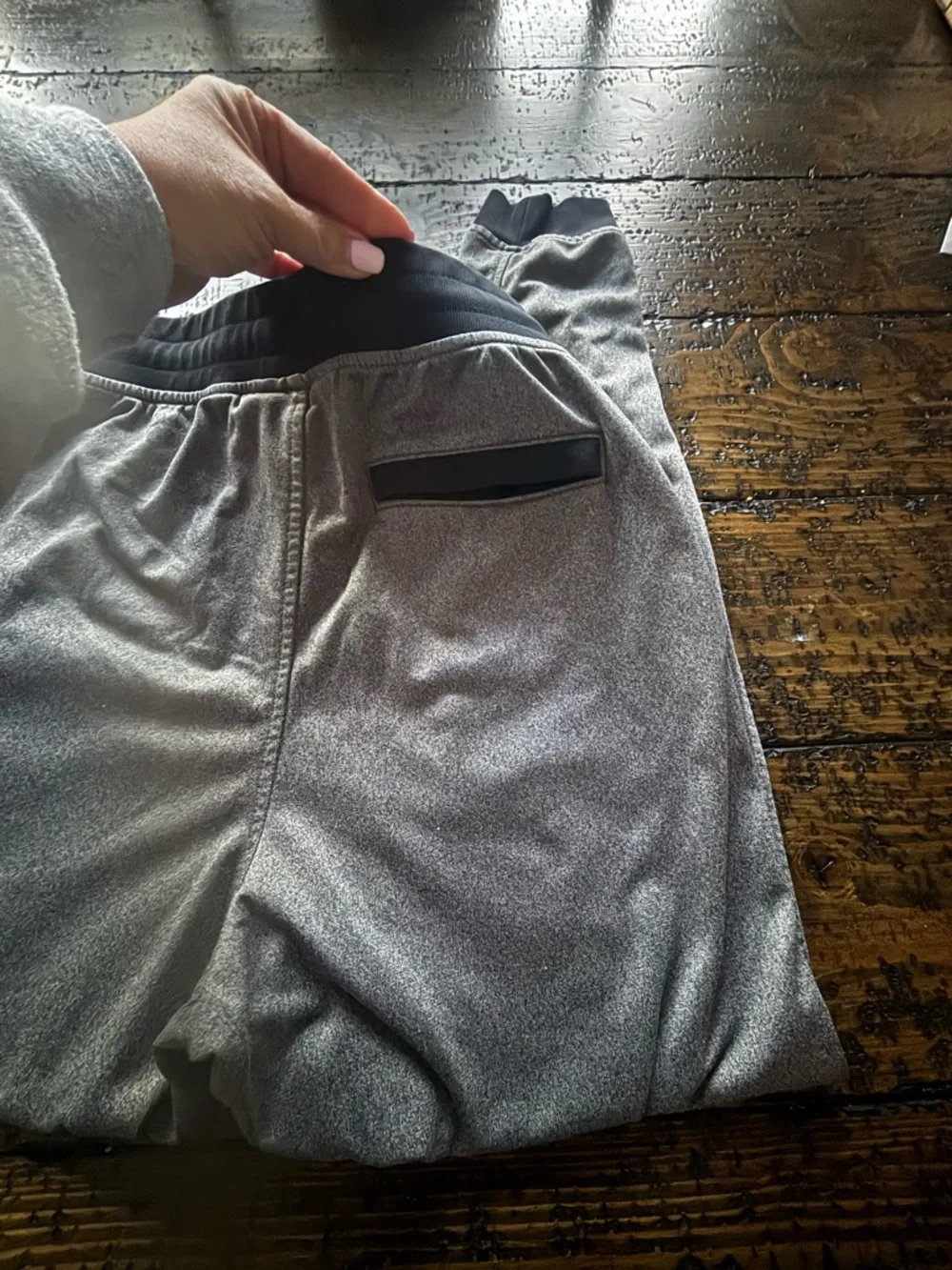 Under Armour ColdGear Gray Joggers - Men’s Small - Loose Fit-Excellent Condition